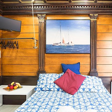 Citycenter Pirates Room, Young People Only 말라가 외부 사진