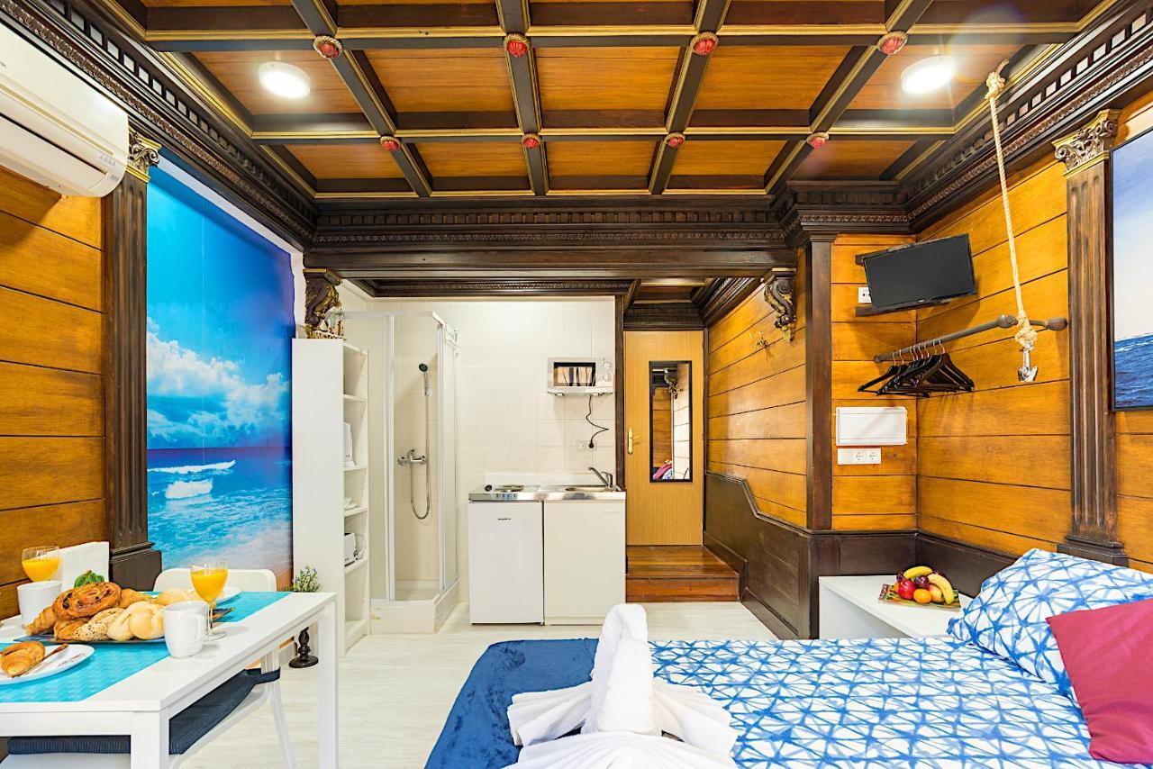 Citycenter Pirates Room, Young People Only 말라가 외부 사진
